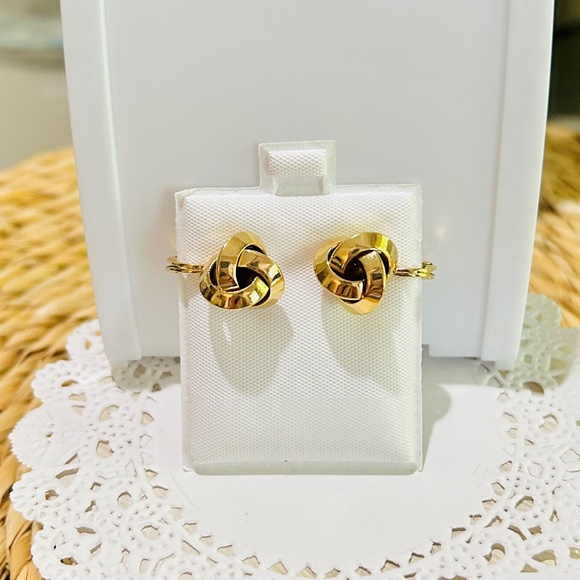 Vintage Monet Gold Tone Interlocking Love Knot Clip On Earrings. - Picture 4 of 9